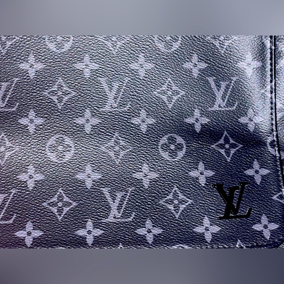 Authentic Louis Vuitton messenger bag brand new never used still in powder bag - Picture 1 of 6